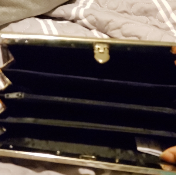 Clutch - Picture 3 of 4